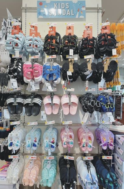 水遊びにも♪キッズサンダル多数ご用意しております♪